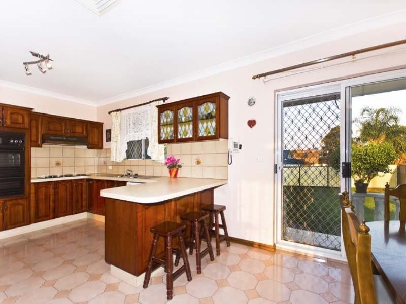 5 Jarrah Place, Bossley Park NSW 2176