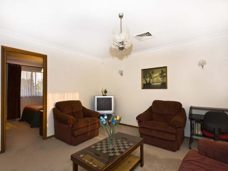 5 Jarrah Place, Bossley Park NSW 2176