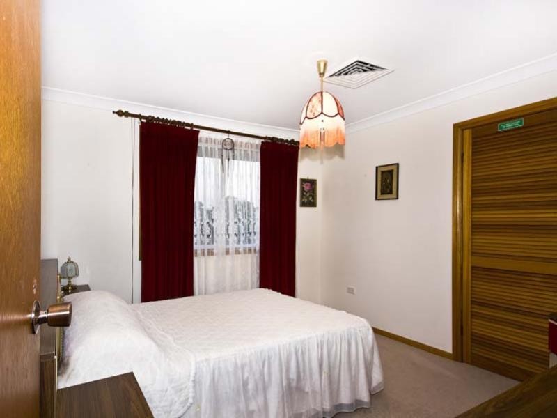 5 Jarrah Place, Bossley Park NSW 2176