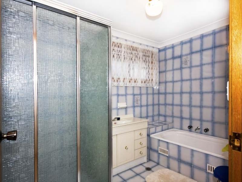 5 Jarrah Place, Bossley Park NSW 2176