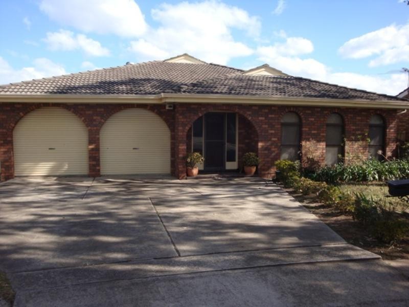 5 White Place, Bossley Park NSW 2176