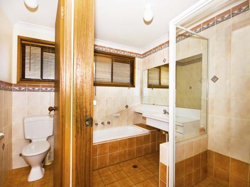 3 Silky Close, Bossley Park NSW 2176