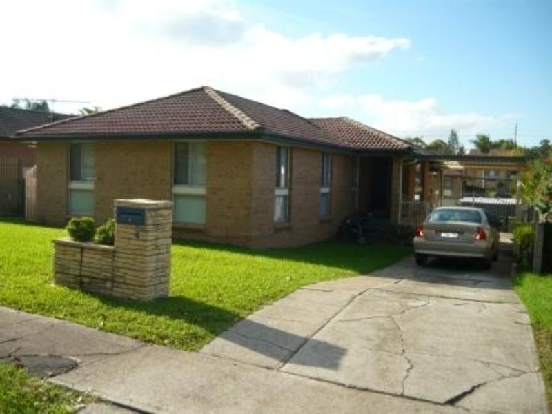 4 Burramy Close, Bossley Park NSW 2176