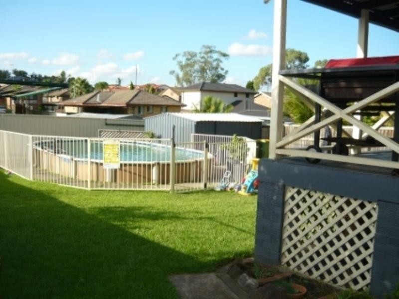 4 Burramy Close, Bossley Park NSW 2176