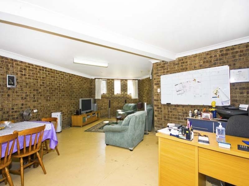 18 Busby Avenue, Edensor Park NSW 2176