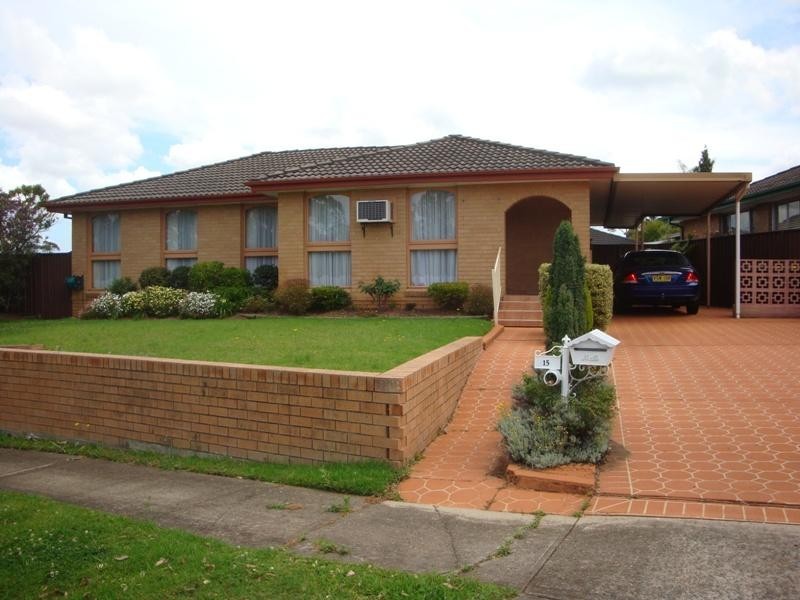 15 Olga Close, Bossley Park NSW 2176