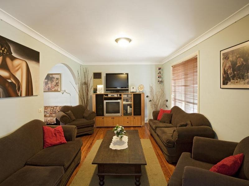 32 Berry Street, Prairiewood NSW 2176