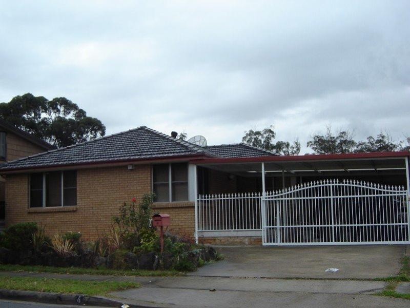 4 Lyell Street, Bossley Park NSW 2176