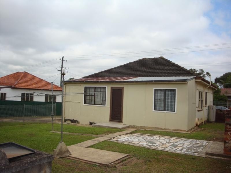 12 Wenden Street, Fairfield NSW 2165