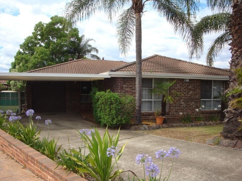 4 White Place, Bossley Park NSW 2176