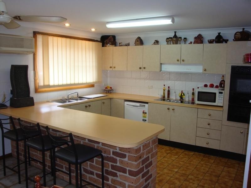 4 White Place, Bossley Park NSW 2176