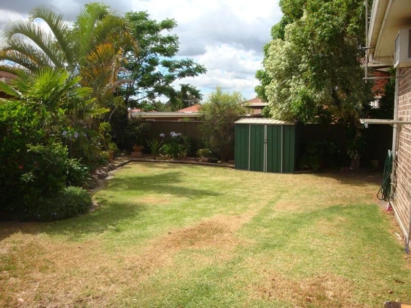 4 White Place, Bossley Park NSW 2176