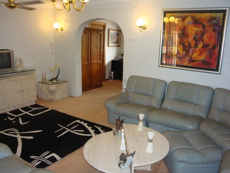 4 White Place, Bossley Park NSW 2176