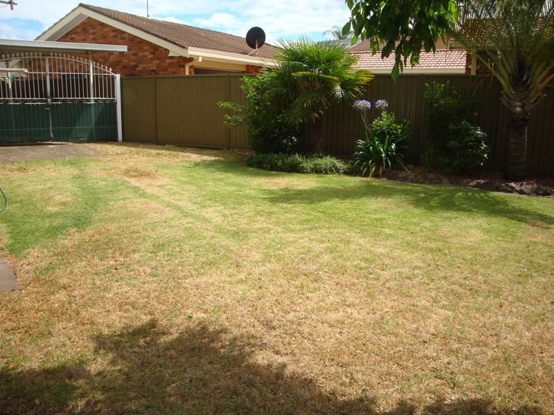 4 White Place, Bossley Park NSW 2176
