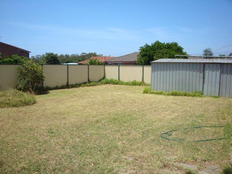 7 Woodlands Avenue, Bossley Park NSW 2176