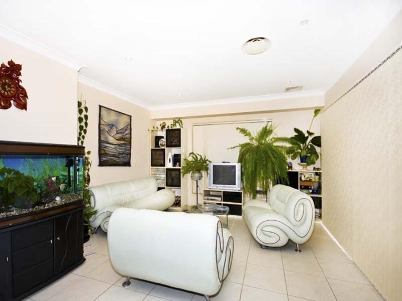 18 Jelena Close, Bossley Park NSW 2176