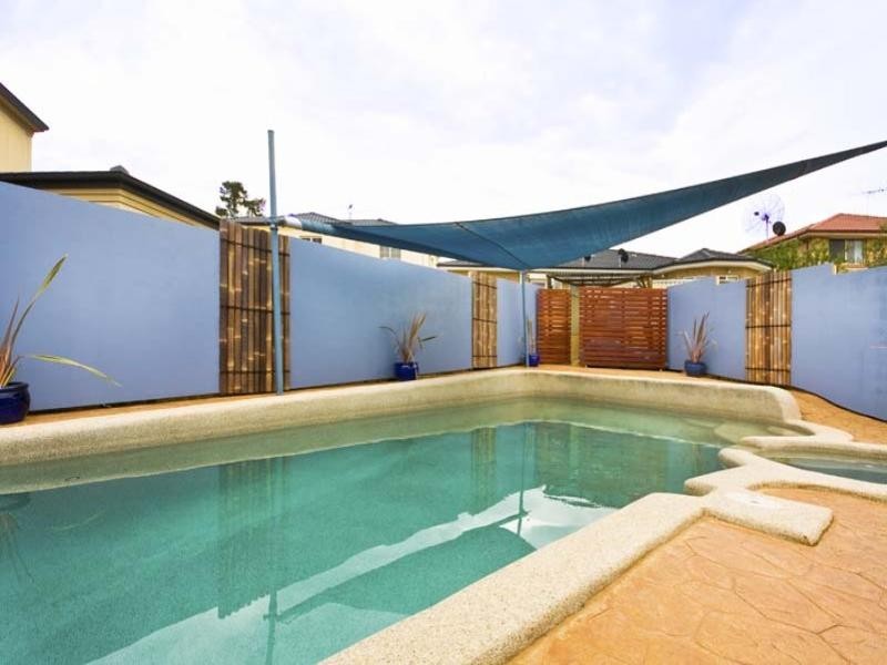 18 Jelena Close, Bossley Park NSW 2176