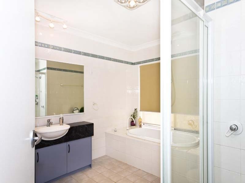 18 Jelena Close, Bossley Park NSW 2176