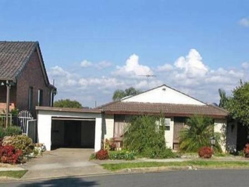 28 Sadlier Crescent, Fairfield West NSW 2165