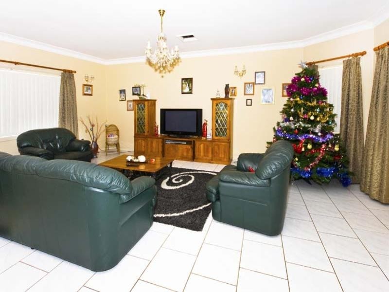 7 Shiraz Close, Edensor Park NSW 2176