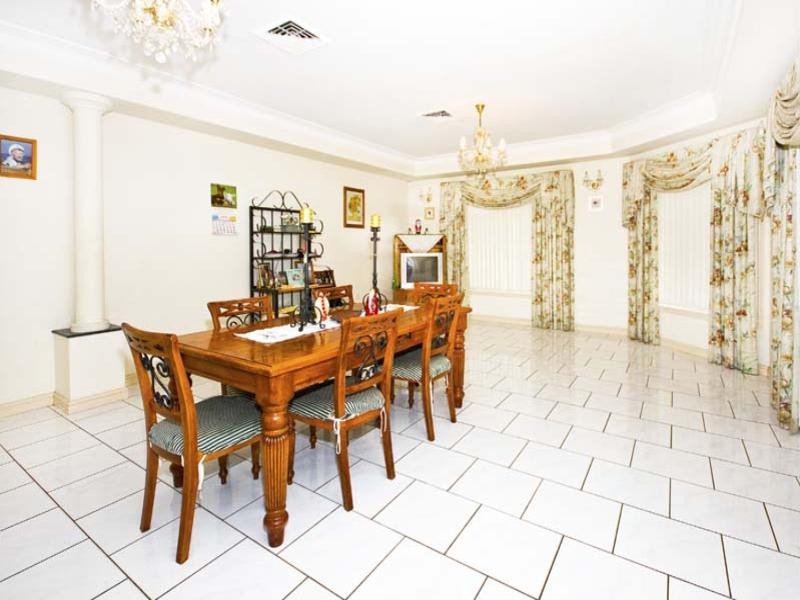 7 Shiraz Close, Edensor Park NSW 2176