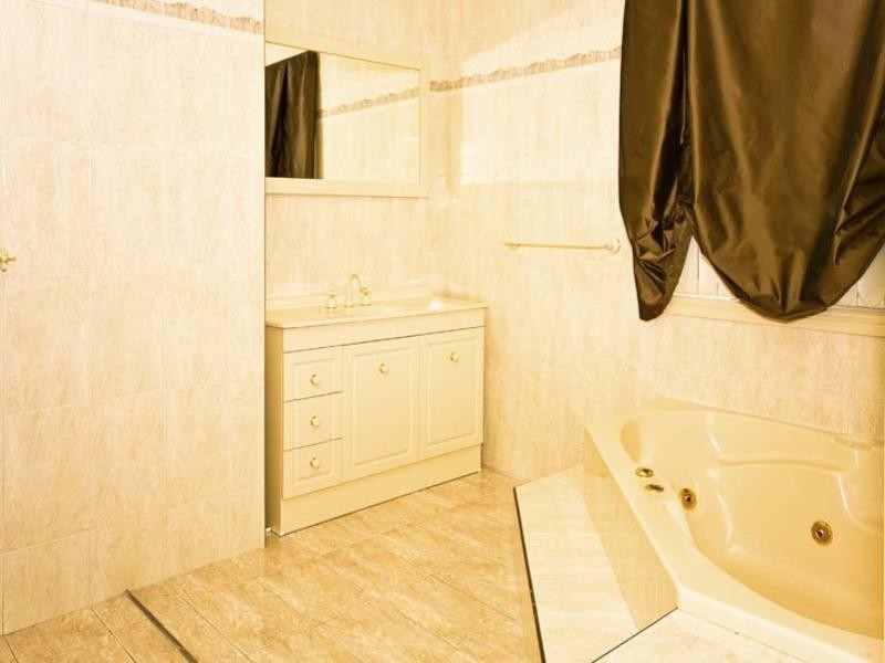 7 Shiraz Close, Edensor Park NSW 2176