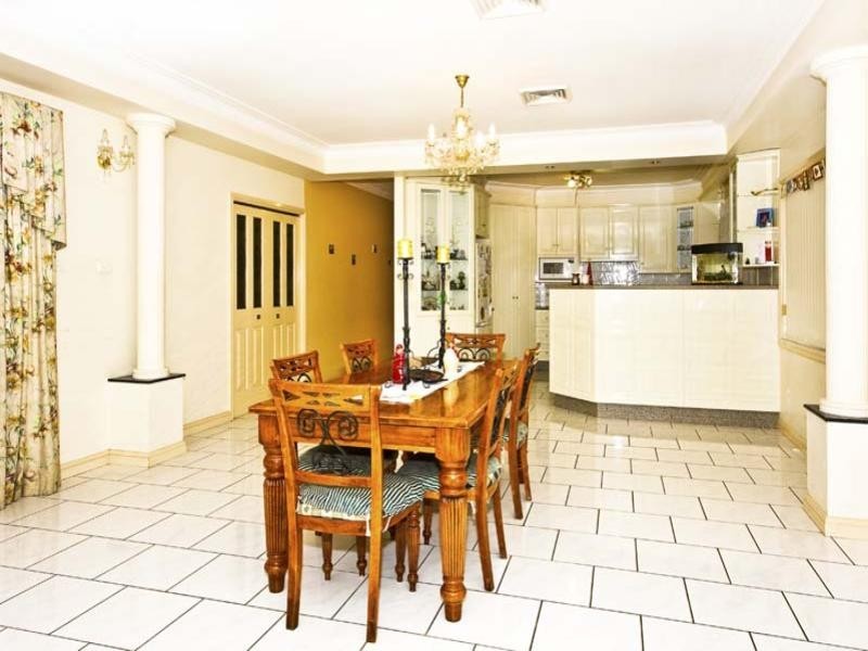 7 Shiraz Close, Edensor Park NSW 2176