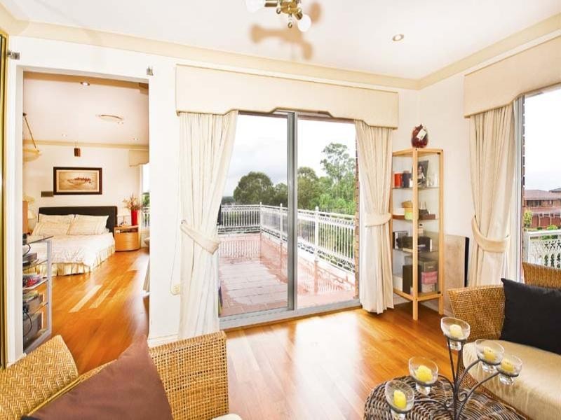 12 Gawler Place, Bossley Park NSW 2176