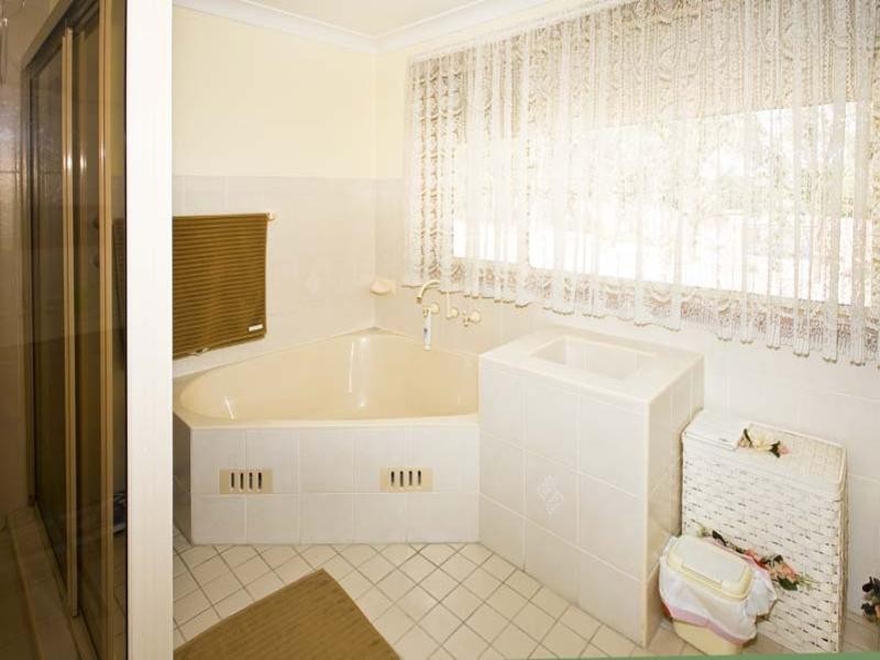 15 Pendlebury Place, Abbotsbury NSW 2176