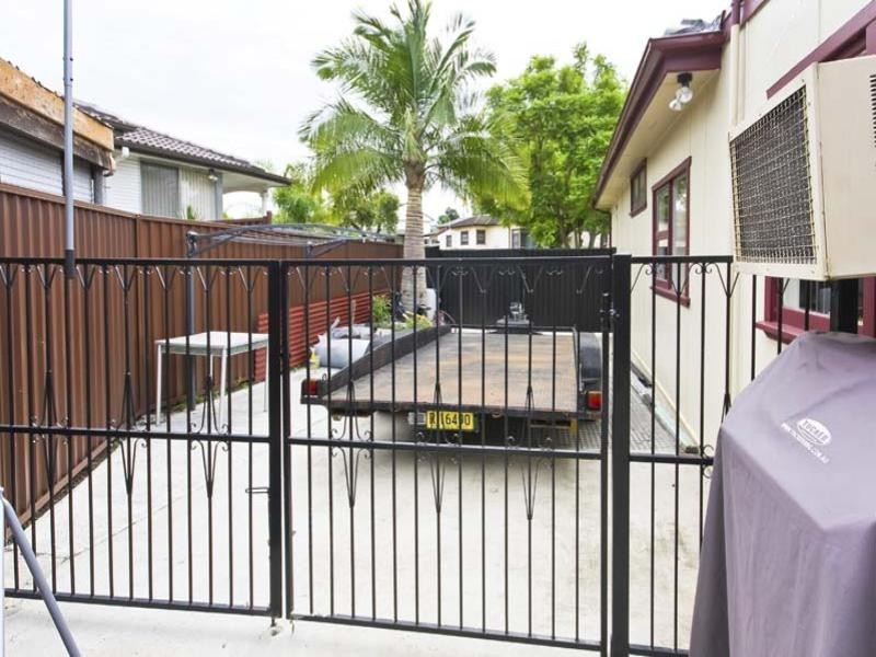 8 Brabyn Street, Fairfield West NSW 2165