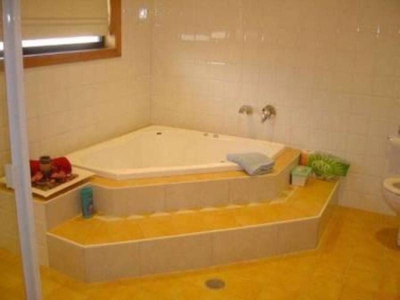 4 Rabaul Close, Bossley Park NSW 2176