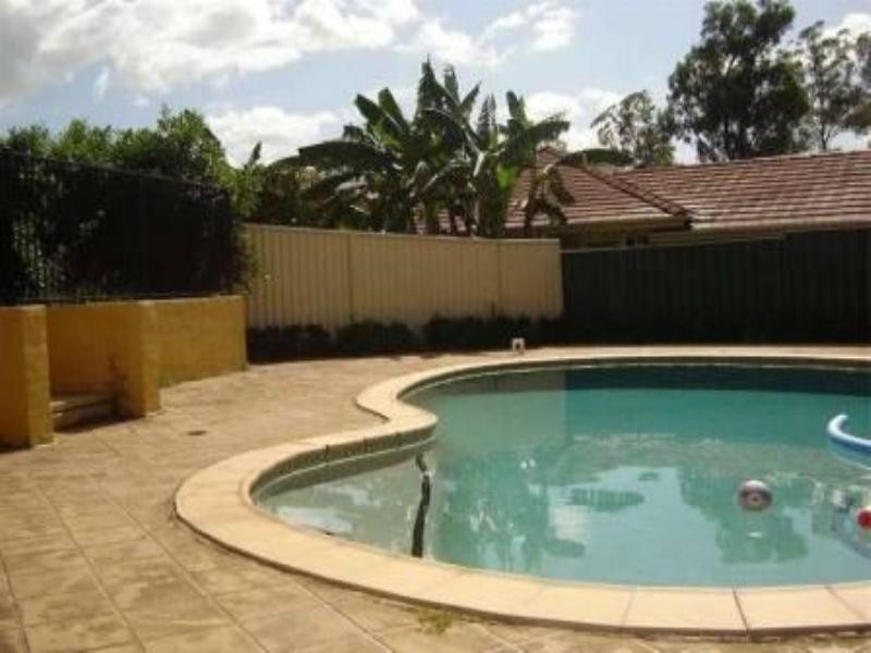 4 Rabaul Close, Bossley Park NSW 2176