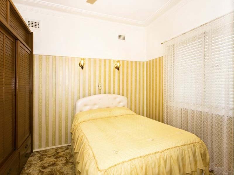 10 Adam Street, Fairfield NSW 2165