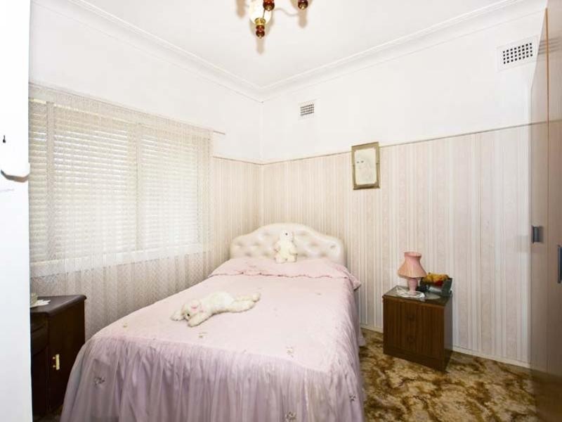 10 Adam Street, Fairfield NSW 2165