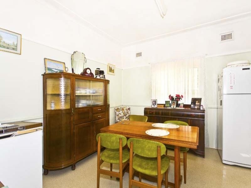 10 Adam Street, Fairfield NSW 2165