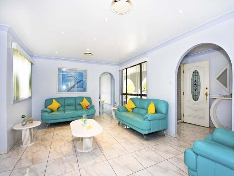 1 Emu Close, Bossley Park NSW 2176