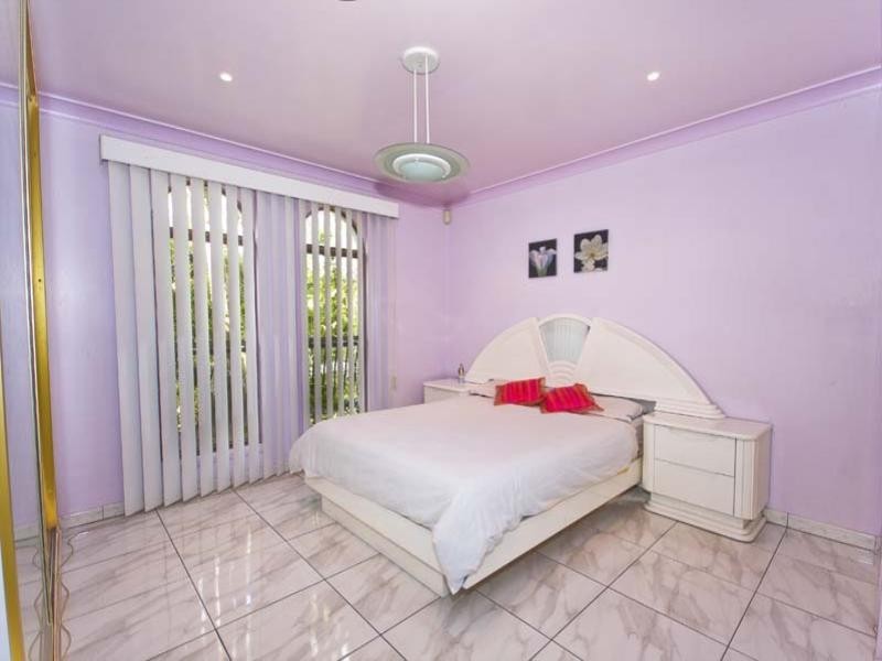 1 Emu Close, Bossley Park NSW 2176