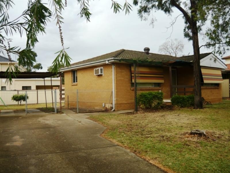 40 Glenfern Crescent, Bossley Park NSW 2176