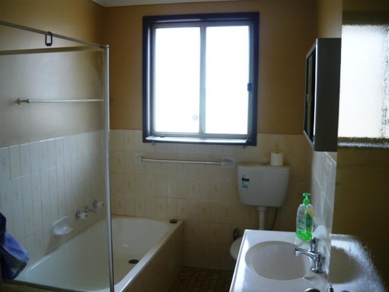 40 Glenfern Crescent, Bossley Park NSW 2176