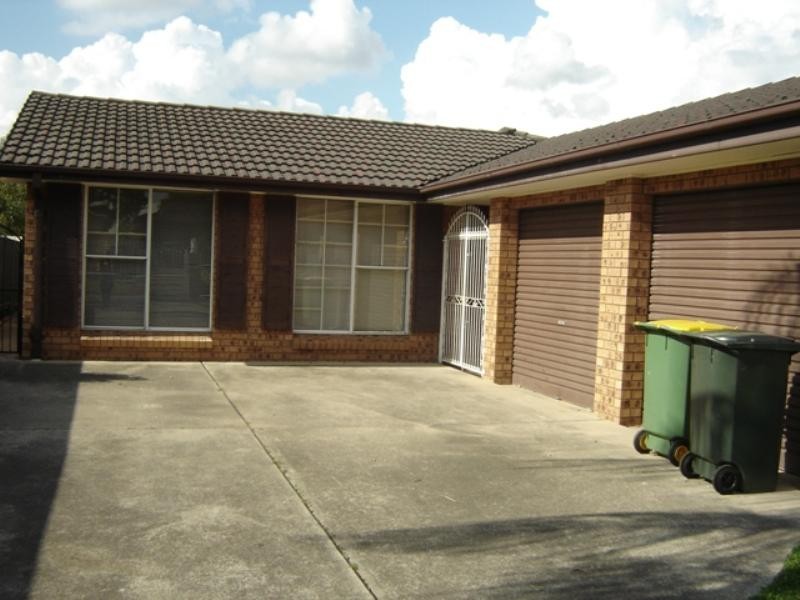 4 Macedon Street, Bossley Park NSW 2176