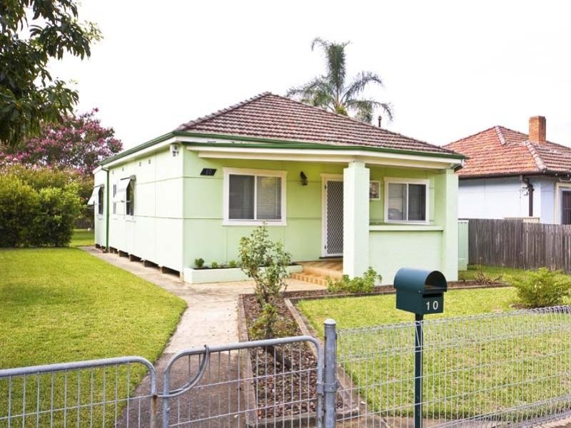 10 Adam Street, Fairfield NSW 2165