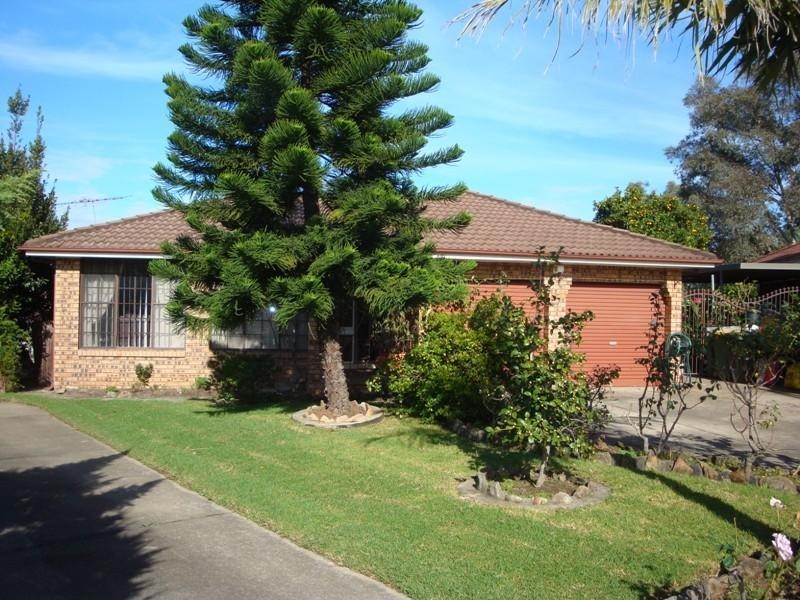 3 Greenwich Close, St Johns Park NSW 2176
