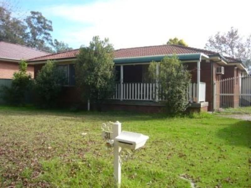 31 Coolatai Crescent, Bossley Park NSW 2176