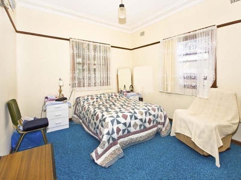 28 Macquarie Street, Fairfield NSW 2165