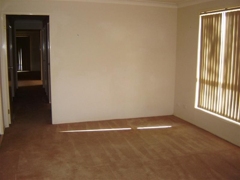 15 Dowling Street, West Hoxton NSW 2171