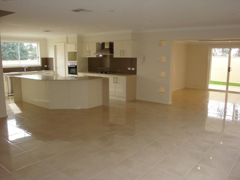 25 Bellerive Close, West Hoxton NSW 2171
