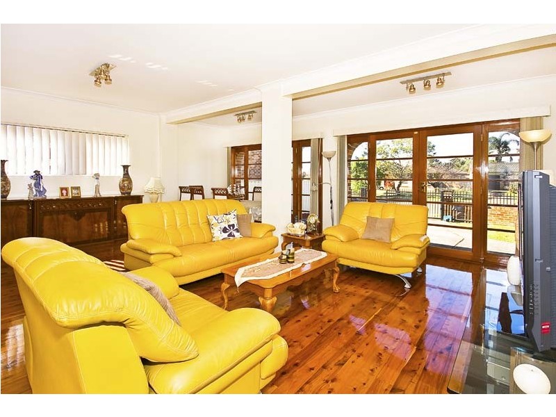 23 Kingfisher Avenue, Bossley Park NSW 2176