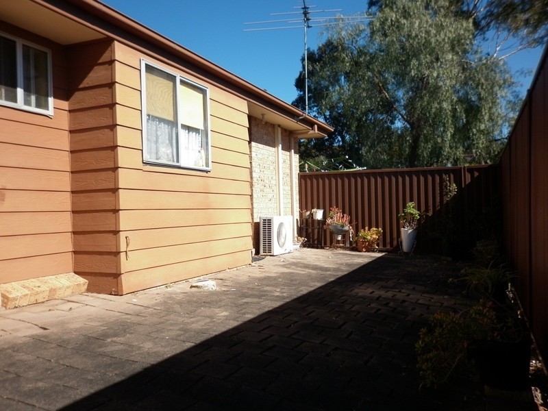 27/26 Turquoise Crescent, Bossley Park NSW 2176