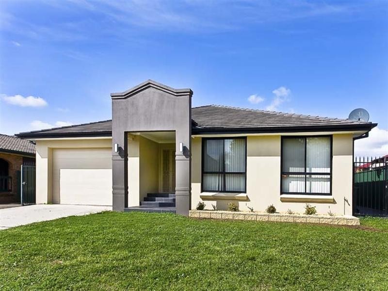 12 Lachlan Street, Bossley Park NSW 2176