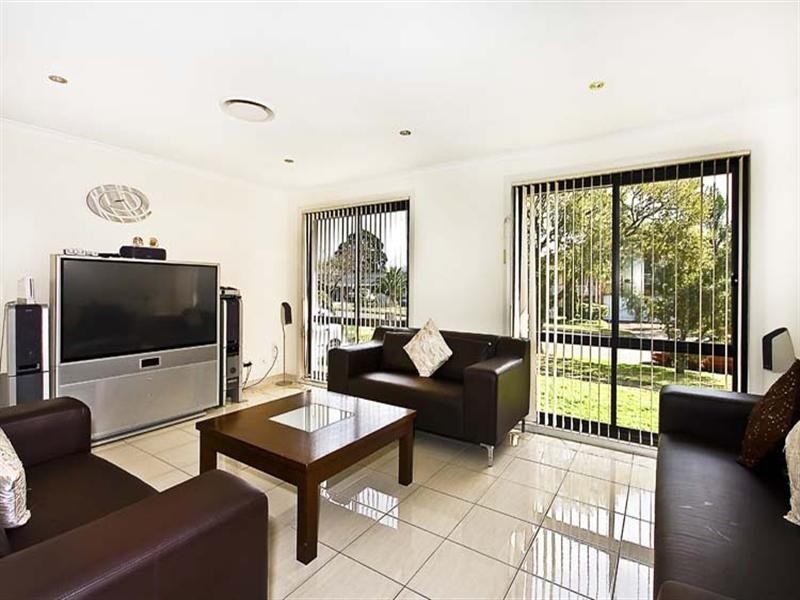 12 Lachlan Street, Bossley Park NSW 2176